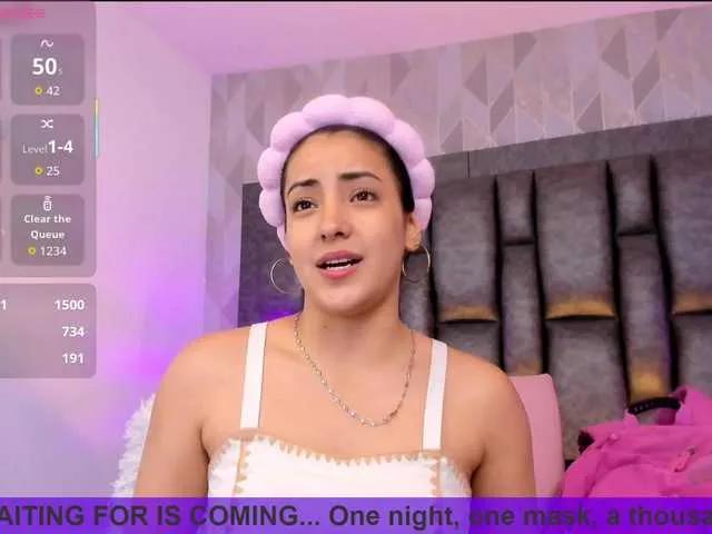 BongaCams BellaSaint is Freechat BellaSaint — It makes me very horny, flirtatious conversations, getting hot while reading how you fuck me is my greatest desire.