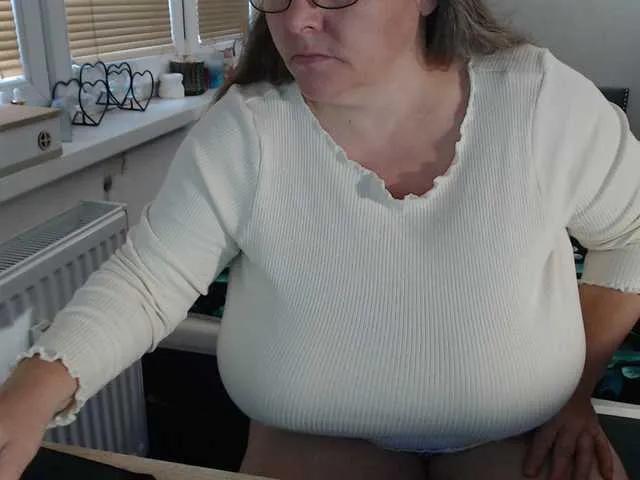 Freechat Bessy123 on BongaCams