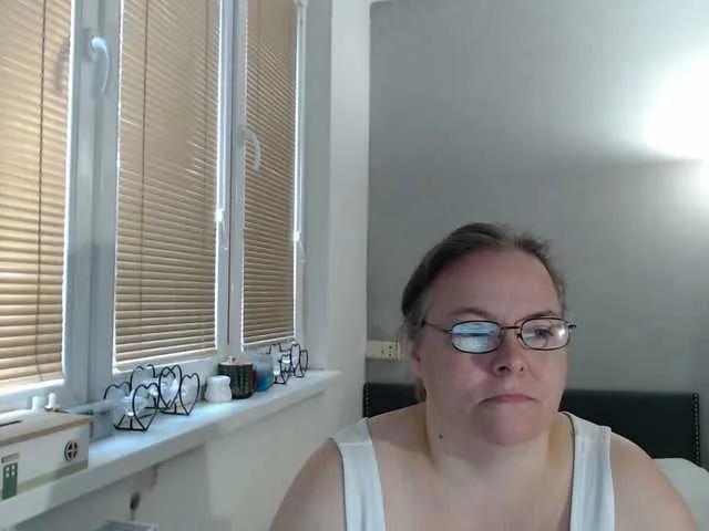 Freechat Bessy123 on BongaCams