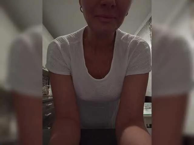 Offline Biggirl777 on BongaCams