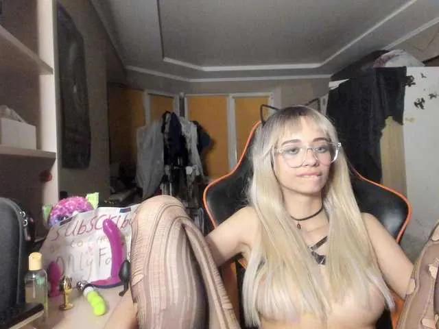 Freechat CamDragonic24 on BongaCams