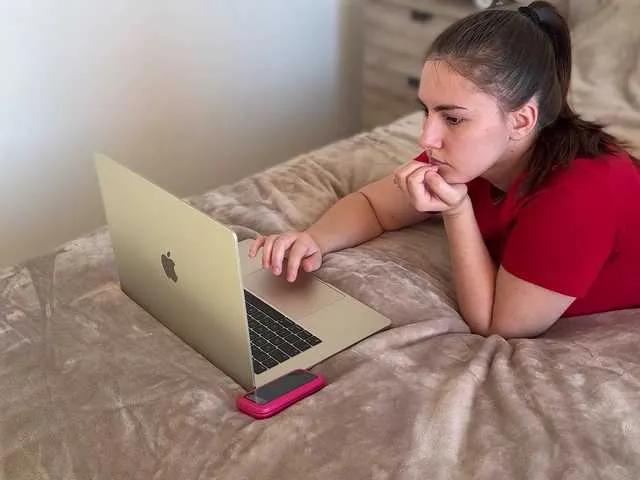 Freechat claireheart on BongaCams