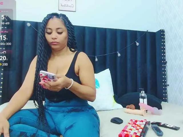 Offline colombiamommy on BongaCams