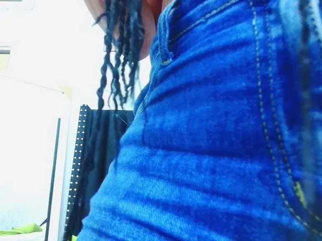 Offline colombiamommy on BongaCams