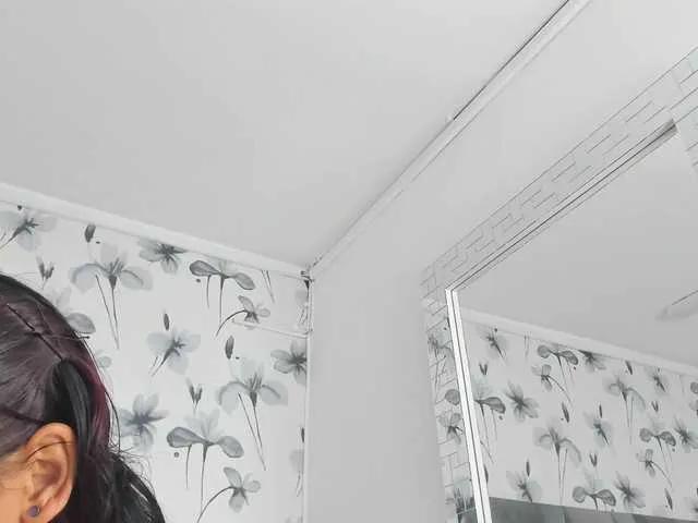 Offline Ehotloveaxxx on BongaCams
