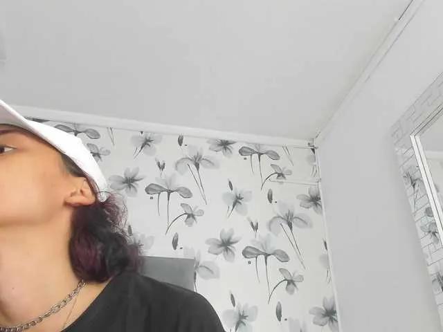 Offline Ehotloveaxxx on BongaCams