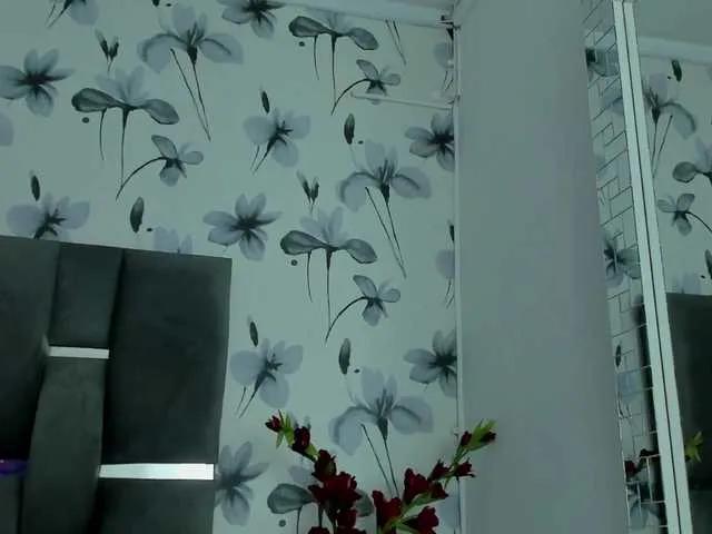 Offline Ehotloveaxxx on BongaCams