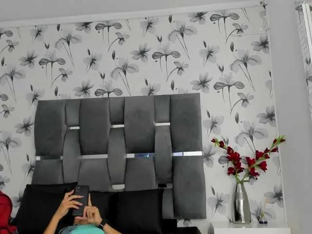 Offline Ehotloveaxxx on BongaCams