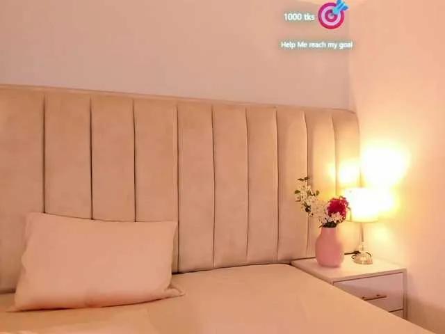 Freechat EllaThorne on BongaCams