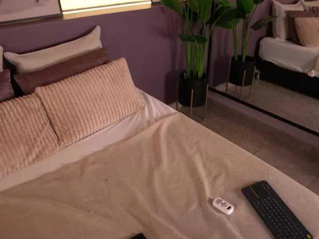 Offline ElleDiane on BongaCams