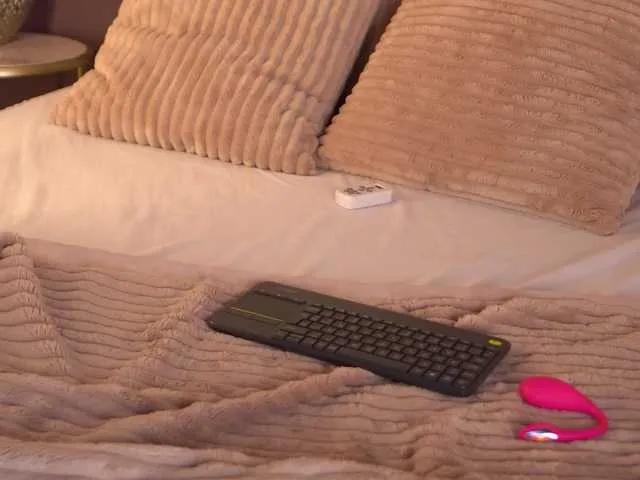 Offline ElleDiane on BongaCams