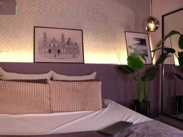 Offline ElleDiane on BongaCams