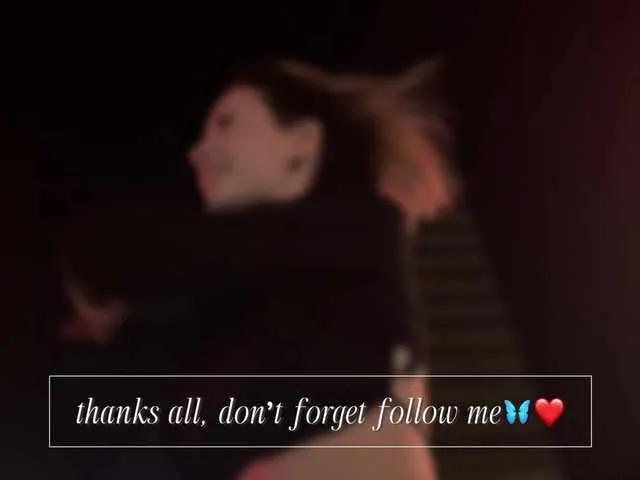 Offline emely1benz on BongaCams