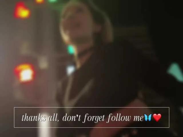 Offline emely1benz on BongaCams