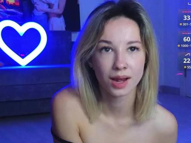 Offline emely1benz on BongaCams