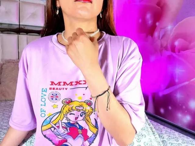 Freechat emiliclark on BongaCams