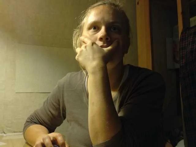 Offline esterjohns on BongaCams