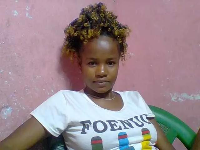 Offline flaviahh on BongaCams