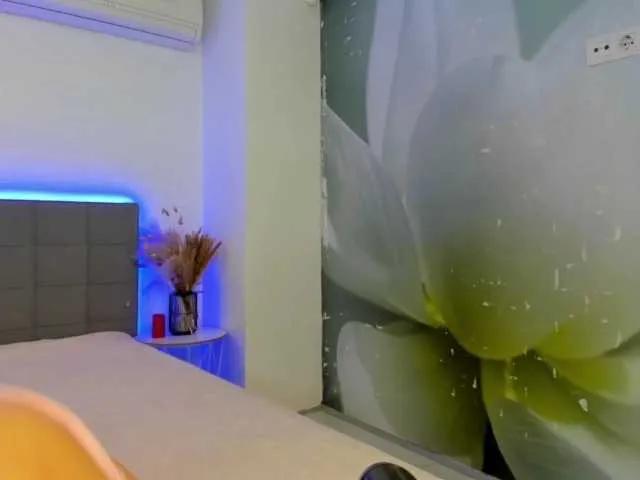 Offline HollyTaillor on BongaCams