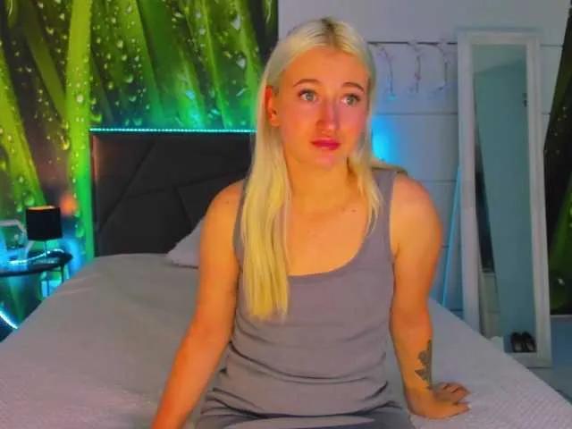 Offline HollyTaillor on BongaCams