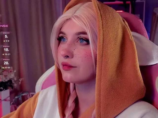 Offline HoneyCherry on BongaCams