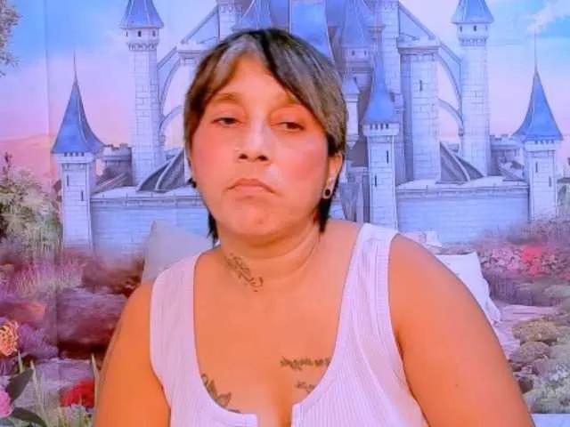 Offline indianroxy on BongaCams