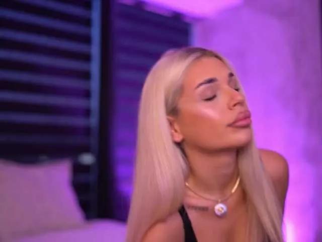 Freechat IvyRowa on BongaCams