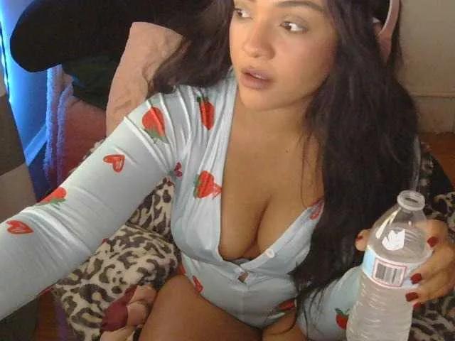 Offline jaslenelovely69 on BongaCams