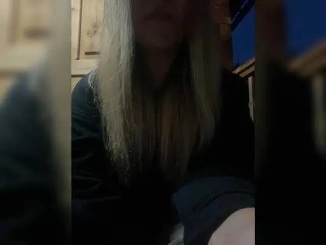 Offline JULIE21 on BongaCams