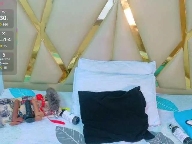 kinkyhousewifee on BongaCams 