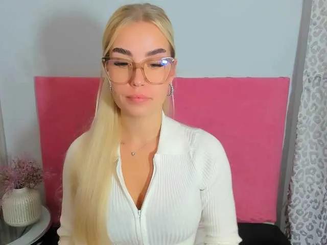 BongaCams KristyQueen is Freechat KristyQueen — I love kinky guys but also romantic boys. I am curious about different fetishes and have a very open mind. I love sensual kisses and sharp sense of humor :)