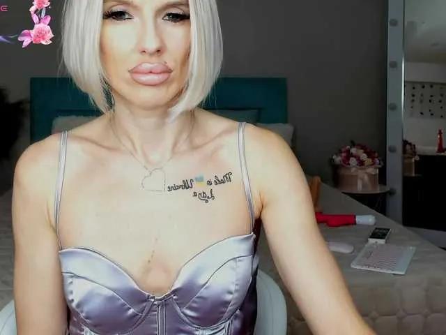 Offline lana-sweetie on BongaCams