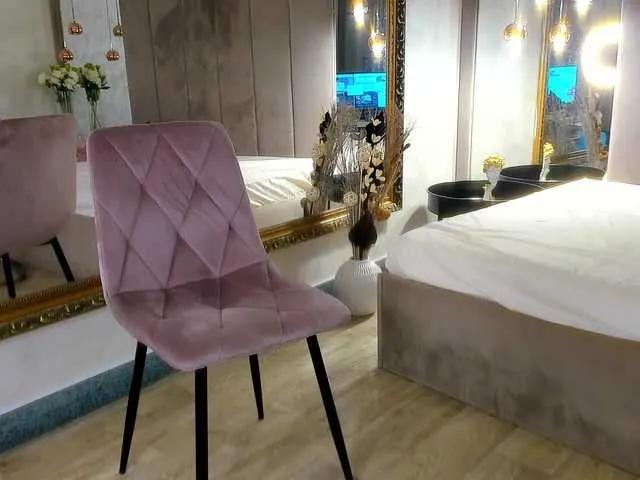 Offline Mia-Milan18 on BongaCams