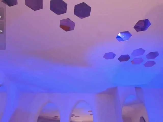 Offline MilaLawrence on BongaCams