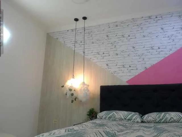 Offline misshoney1 on BongaCams