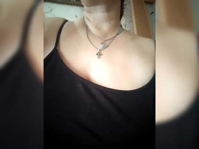 Offline MissieLorrie on BongaCams