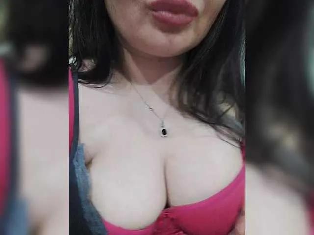 Freechat Monica- on BongaCams