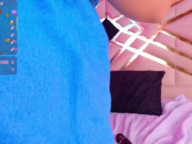 Offline playfulcurvy on BongaCams