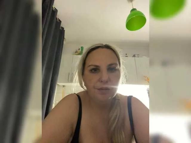 Offline Roksi-8 on BongaCams