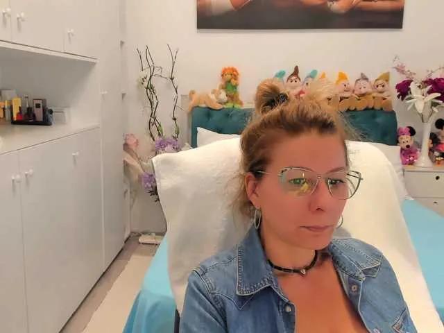 Offline SalomeJade on BongaCams