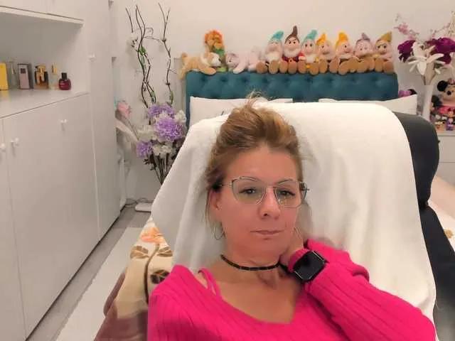 Offline SalomeJade on BongaCams