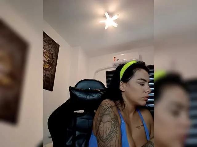 Offline SrtaJhenny on BongaCams