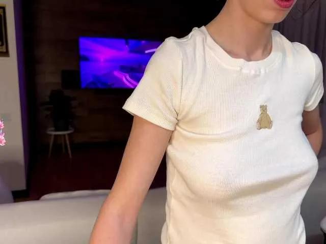 Offline SweetieTati on BongaCams