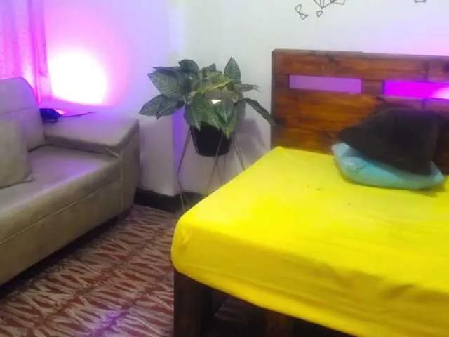 Yeseniaa25 on BongaCams 