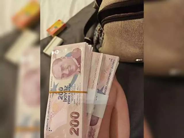 Offline your-red-wine on BongaCams