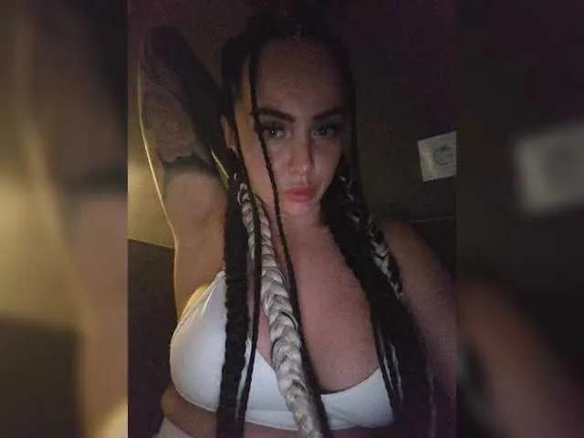 Offline your-red-wine on BongaCams