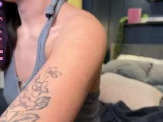 Offline adriananochi on CamSoda