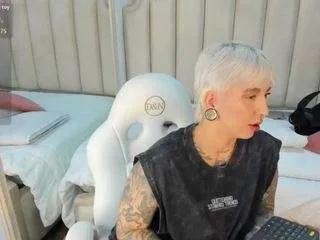 Freechat amyhouse on CamSoda