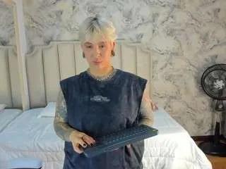 Freechat amyhouse on CamSoda