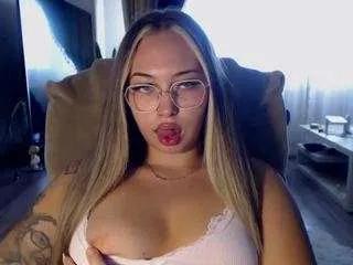 annecaroline on CamSoda 